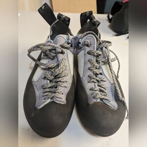 Scarpa womens climbing shoes size US 5.5